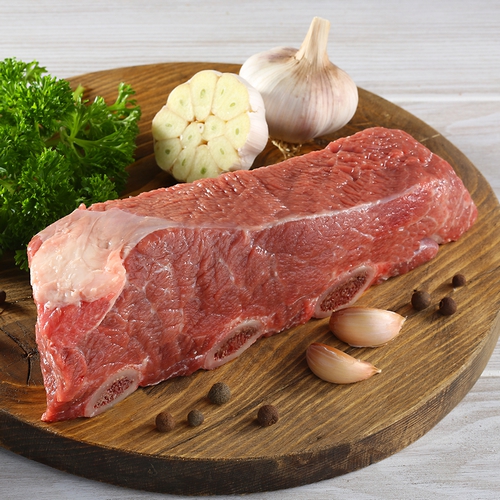 мясо молодого бычка. стриплойн селект. мясо молодого бычка. продается мясо молодого бычка. телятина мякоть.