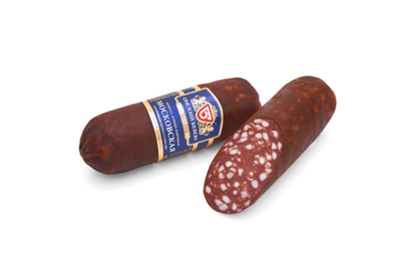 Сервелат омский бекон. Колбаса копченая «сервелат европейский». Копчолли омский бекон. Бекон колбаса. Колбаса молочная омский бекон.