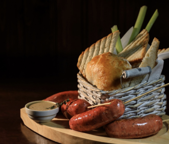 Колбаски для жарки Альпийские полукопченые с сыром и маком (Деликатес).png