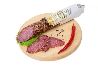 Сырокопченая колбаса Мадера в обсыпке (Чернышихинский мясокомбинат).jpg