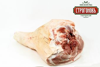 Окорок свиной на кости со шкурой и с голяшкой.jpg