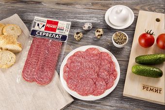 Нарезка Сервелат сырокопченая высший сорт (Ремит).jpg