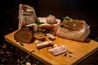Шпик Домашний сыро-соленый (Три Крестьянина).jpg