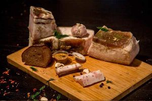 Шпик Домашний сыро-соленый (Три Крестьянина).jpg