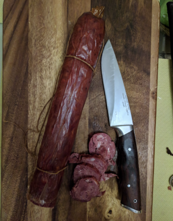 Полукопченая колбаса из северного оленя (с салом кабана) (ДикоЕд).png