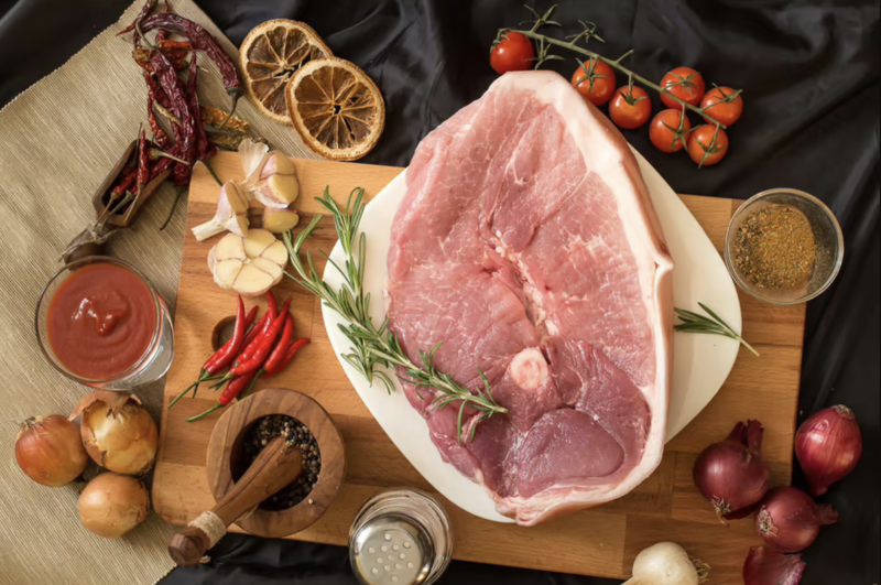 Файл:Окорок свиной на шкуре (Selgros).png