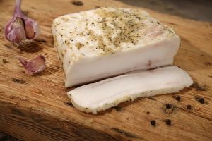 Сало солёное с чесноком (Мой мясной).jpg