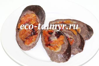 Рулет из оленины с курагой, черной смородиной и нежным кремом (ЭкоТаймыр).jpg