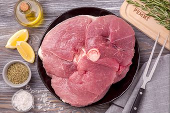 Окорок свиной на кости охл. (Ремит).jpg