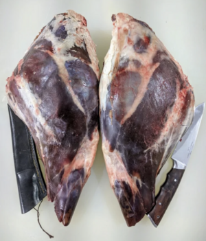 Окорок тура кавказского на кости (ДикоЕд).png