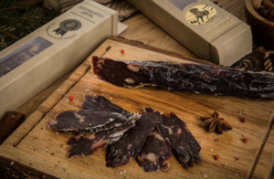 Колбаса из мяса конины (Деликатес Дичь).png