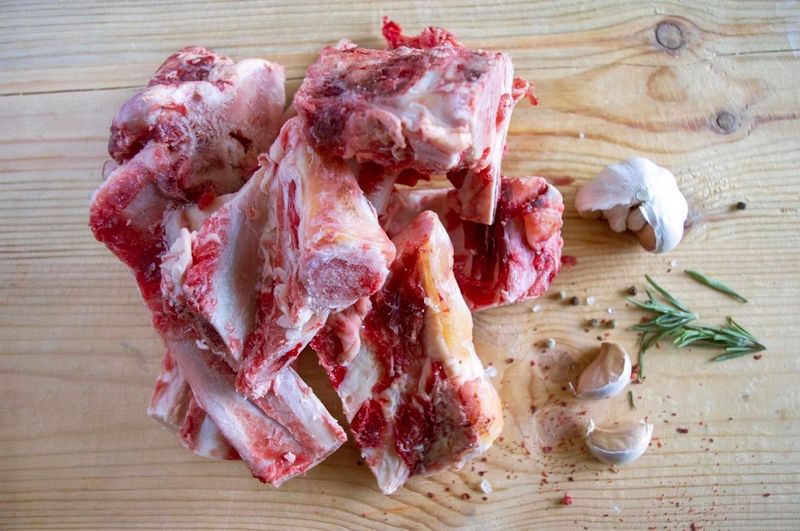 Файл:Кость говяжья суповая (Усольский свинокомплекс).jpg