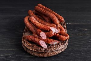 Колбаски Егерские с орегано и корицей (Окраина).jpg